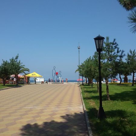 A Pousada Mar Nero Batumi Exterior foto