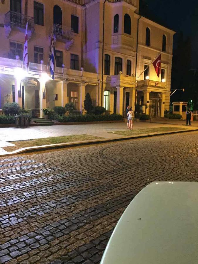 A Pousada Mar Nero Batumi Exterior foto