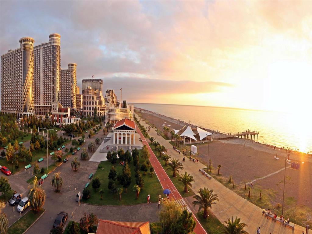A Pousada Mar Nero Batumi Exterior foto