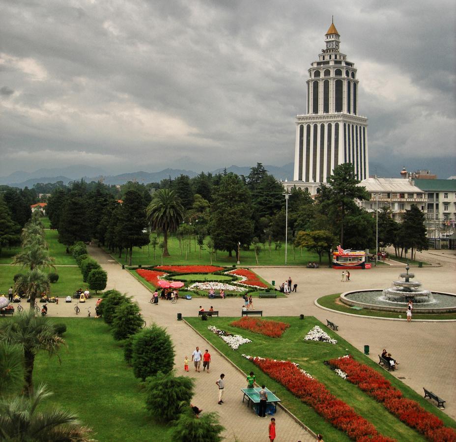A Pousada Mar Nero Batumi Exterior foto