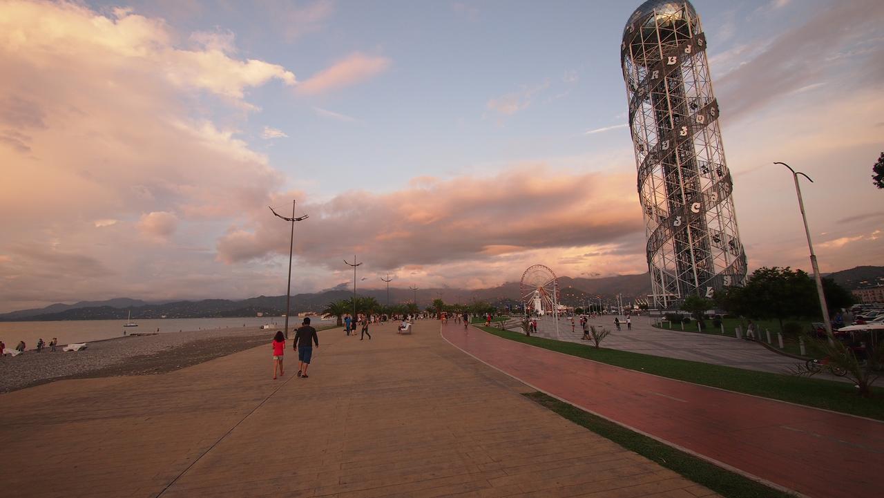 A Pousada Mar Nero Batumi Exterior foto