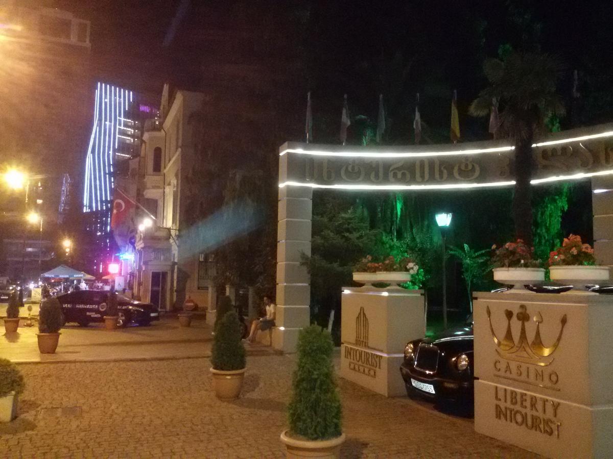 A Pousada Mar Nero Batumi Exterior foto