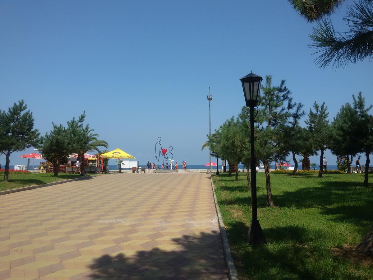 A Pousada Mar Nero Batumi Exterior foto