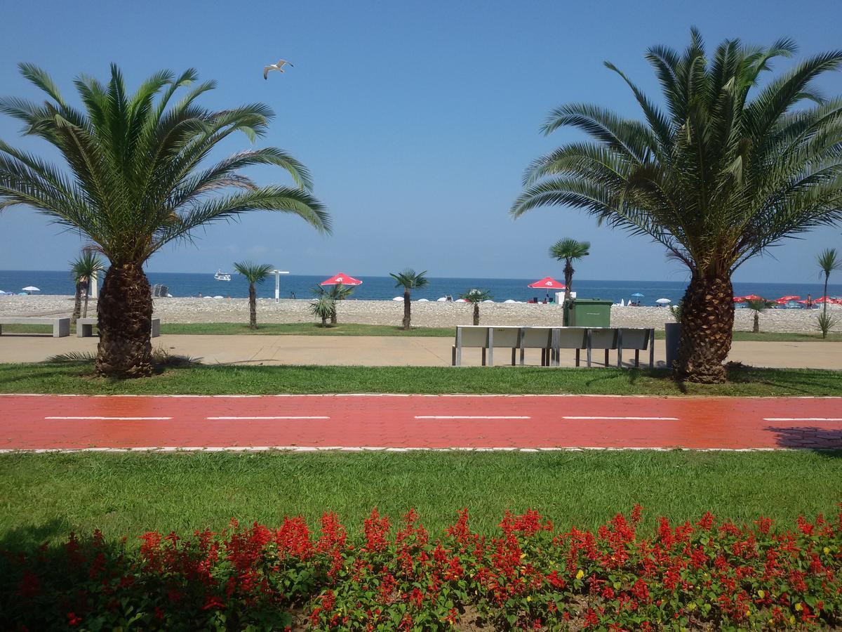 A Pousada Mar Nero Batumi Exterior foto