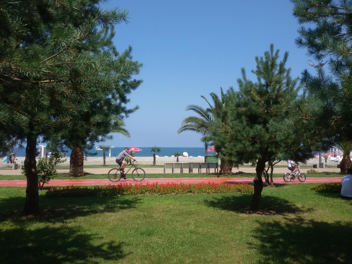 A Pousada Mar Nero Batumi Exterior foto